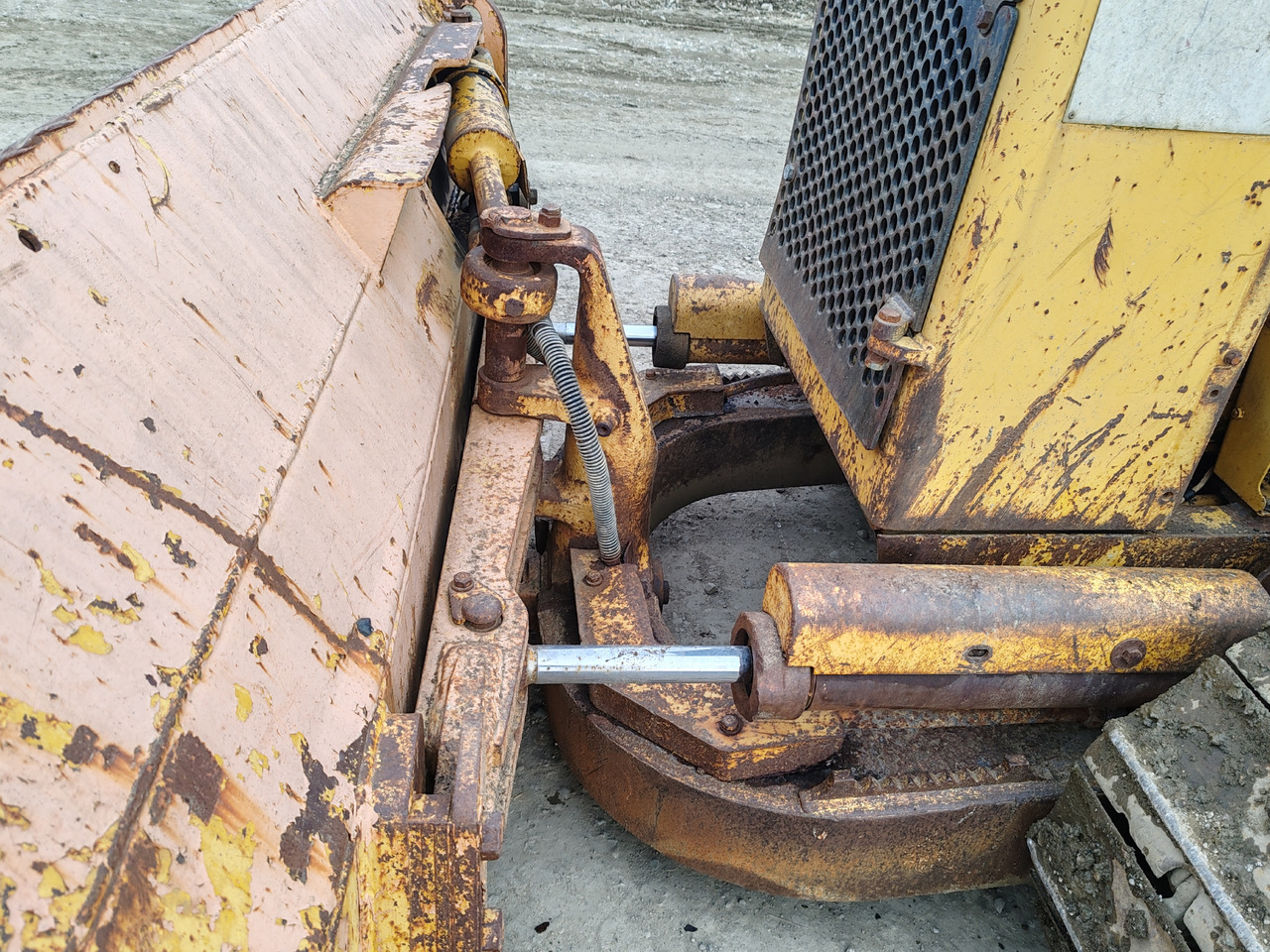Buldôzer Caterpillar D4H: foto 10