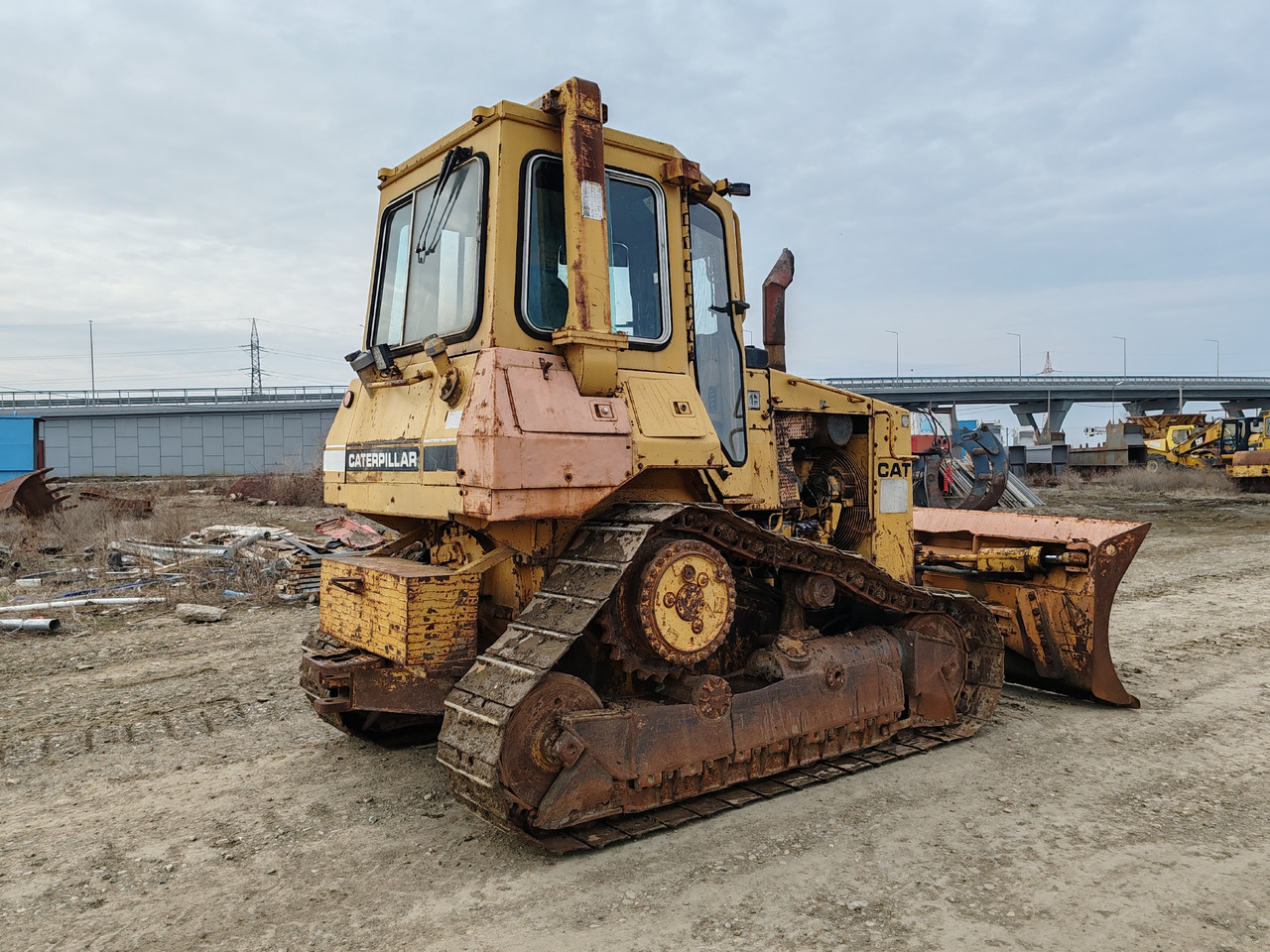 Caterpillar D4H - Buldôzer: foto 5 Caterpillar D4H - Buldôzer: foto 5