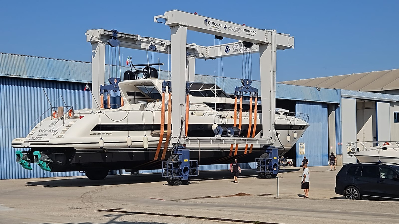 Mangusta 107 Sport 107 Sport (Overmarine) - Máquina de outro: foto 3 Mangusta 107 Sport 107 Sport (Overmarine) - Máquina de outro: foto 3