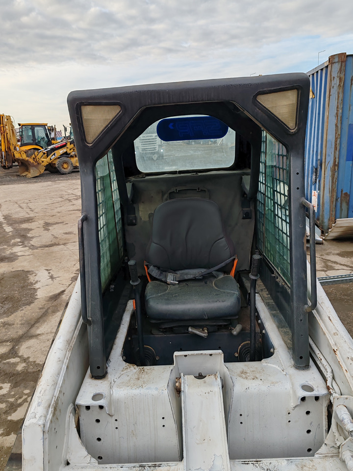 Mini carregadeira de esteiras Takeuchi TL140: foto 8