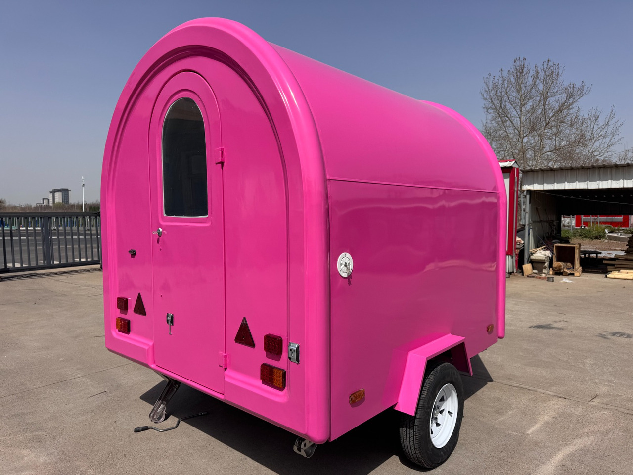 Deli Star Trailers EasyGo 230 Light - EU standards - Roulote bar: foto 1 Deli Star Trailers EasyGo 230 Light - EU standards - Roulote bar: foto 1