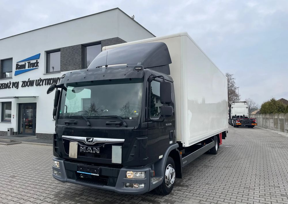 MAN TGL 12.250, KONTENER 7,3m ( 18 europalet ) - Caminhão furgão: foto 2 MAN TGL 12.250, KONTENER 7,3m ( 18 europalet ) - Caminhão furgão: foto 2
