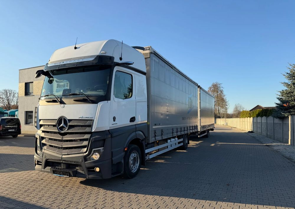 Mercedes-Benz ACTROS 1845 Zestaw przestrzenny przejazdowy120m3 - Caminhão com lona: foto 2 Mercedes-Benz ACTROS 1845 Zestaw przestrzenny przejazdowy120m3 - Caminhão com lona: foto 2