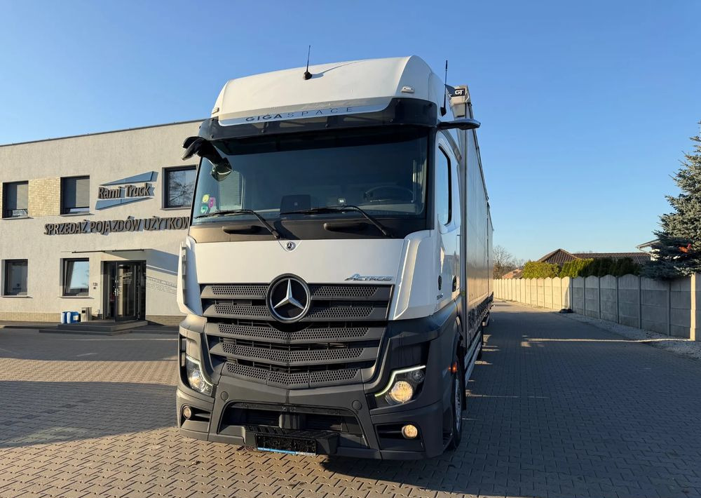 Mercedes-Benz ACTROS 1845 Zestaw przestrzenny przejazdowy120m3 - Caminhão com lona: foto 1 Mercedes-Benz ACTROS 1845 Zestaw przestrzenny przejazdowy120m3 - Caminhão com lona: foto 1