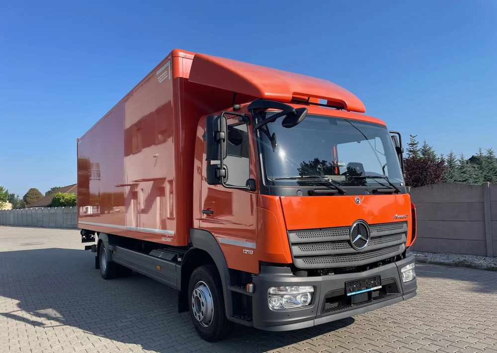 Mercedes-Benz ATEGO 1218 - Caminhão furgão: foto 5 Mercedes-Benz ATEGO 1218 - Caminhão furgão: foto 5