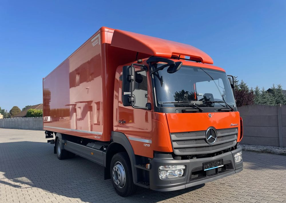 Mercedes-Benz ATEGO 1218 - Caminhão furgão: foto 2 Mercedes-Benz ATEGO 1218 - Caminhão furgão: foto 2