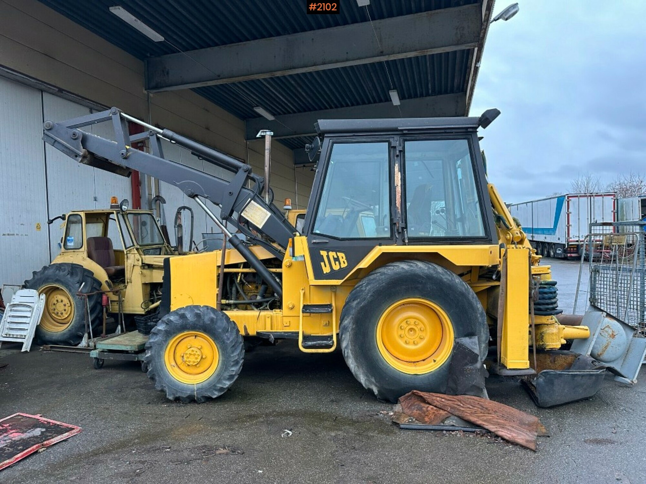 Backhoe loader JCB 3D-4 Rep. object - Trator: foto 2 Backhoe loader JCB 3D-4 Rep. object - Trator: foto 2