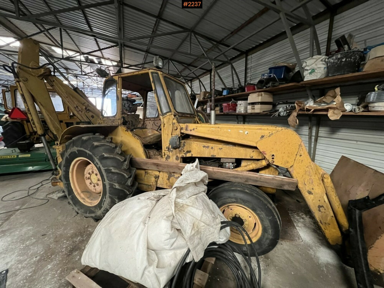 Backhoe loader- MASSEY-FERGUSON 203 - Retroescavadeira: foto 3 Backhoe loader- MASSEY-FERGUSON 203 - Retroescavadeira: foto 3