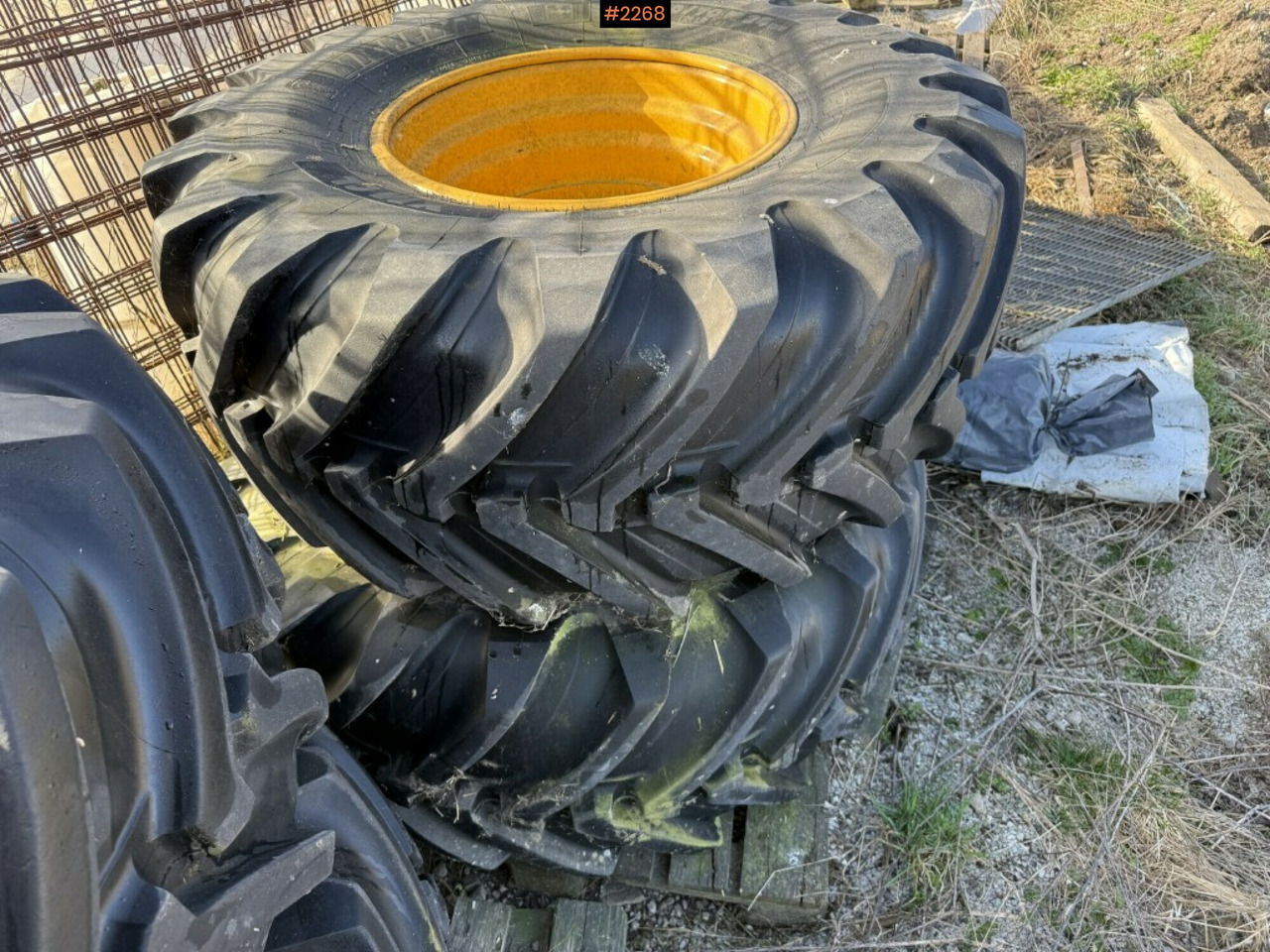 Michelin twin tires on rim 540/70 R24 - Roda completa: foto 2 Michelin twin tires on rim 540/70 R24 - Roda completa: foto 2
