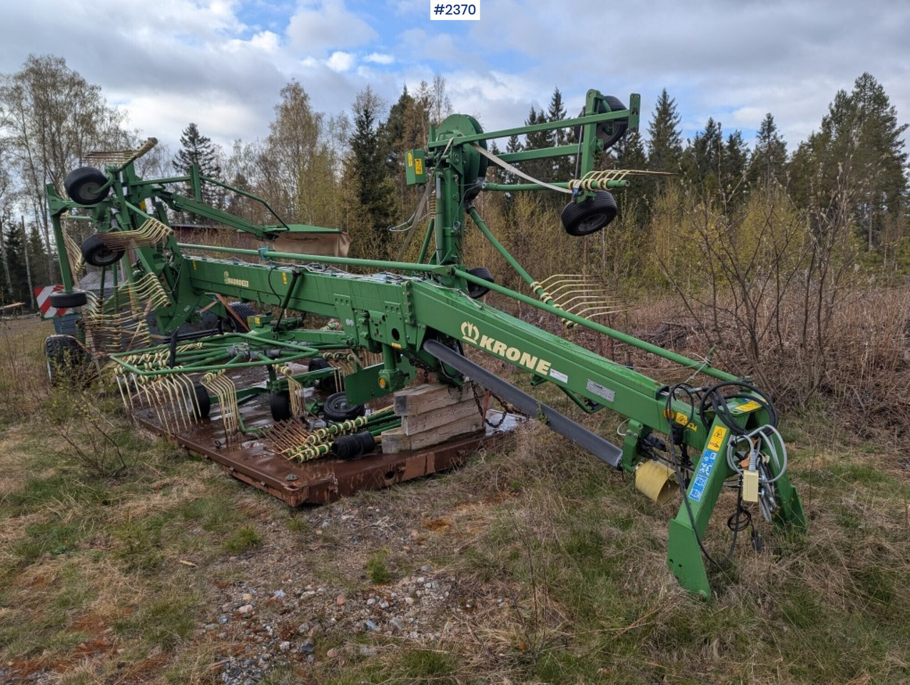 Rotary Rake Krone Swadro 1010 - Máquina para produção de feno: foto 1 Rotary Rake Krone Swadro 1010 - Máquina para produção de feno: foto 1