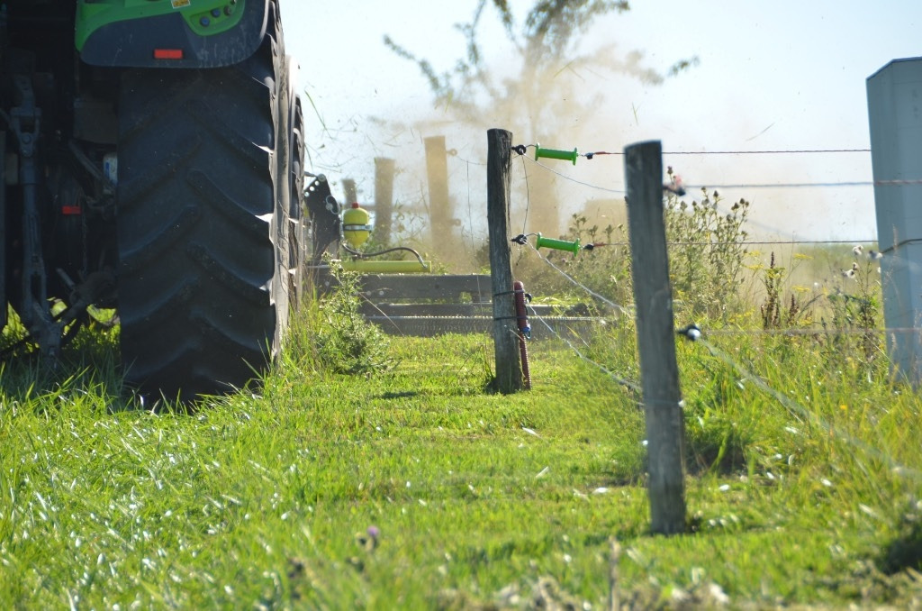 Zaunmäher TriCut A1250 Leitplankenmäher Pfahlmäher - Gadanheira: foto 1 Zaunmäher TriCut A1250 Leitplankenmäher Pfahlmäher - Gadanheira: foto 1