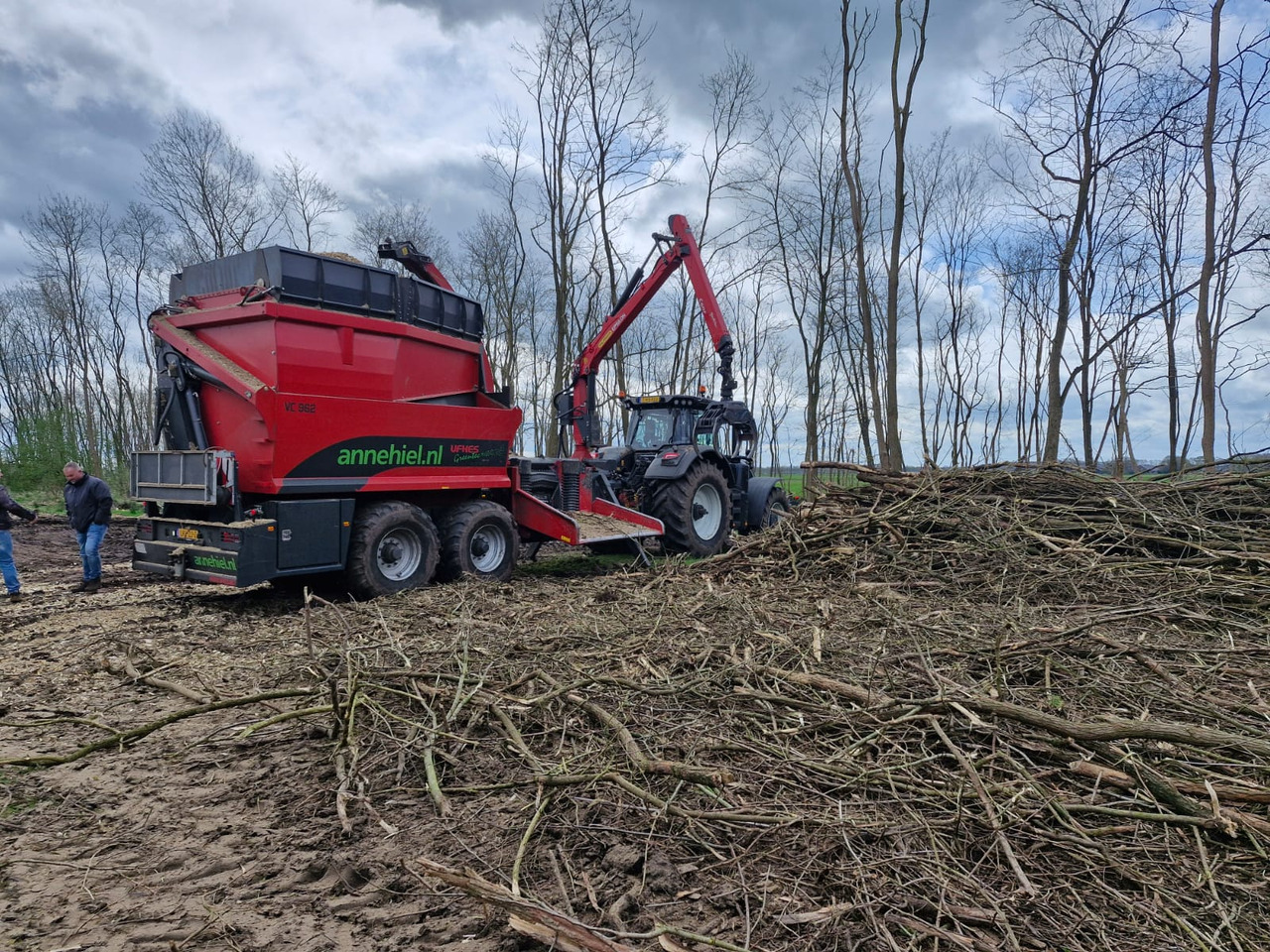 UFKES Greentec 972 Tracked Chipper - Estilhaçadora de madeira: foto 2 UFKES Greentec 972 Tracked Chipper - Estilhaçadora de madeira: foto 2