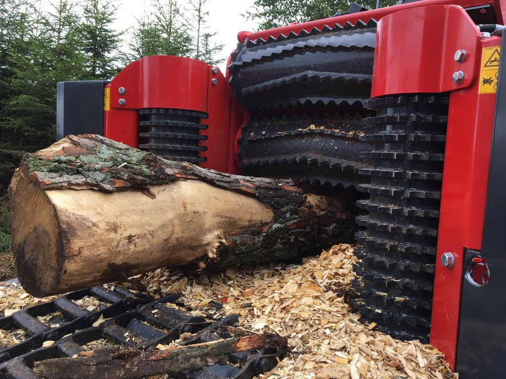 Estilhaçadora de madeira UFKES Greentec 972 Tracked Chipper: foto 15