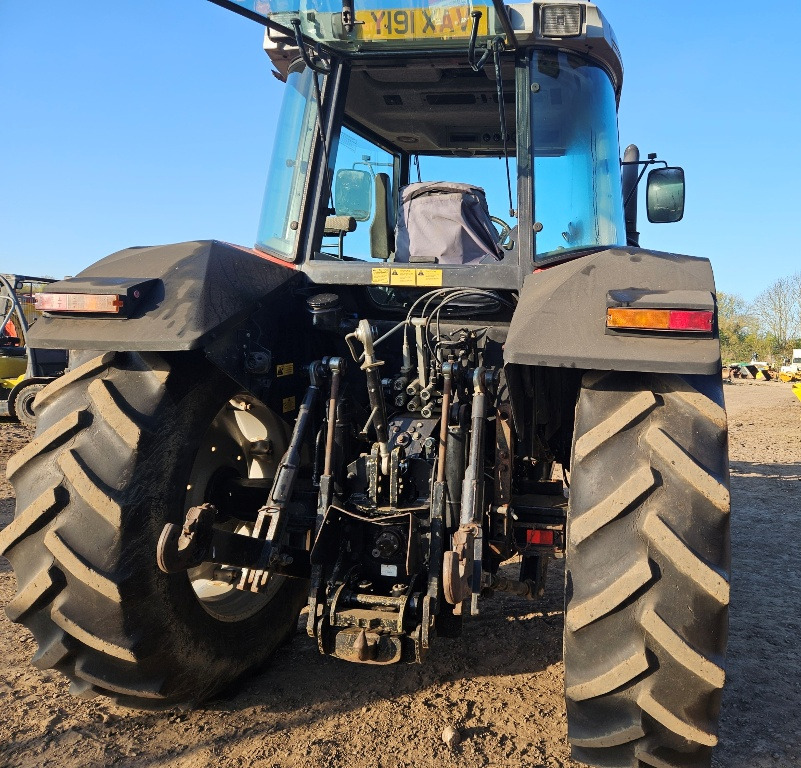 MF 6270 with front loader, under 6000 hours - Trator: foto 3 MF 6270 with front loader, under 6000 hours - Trator: foto 3