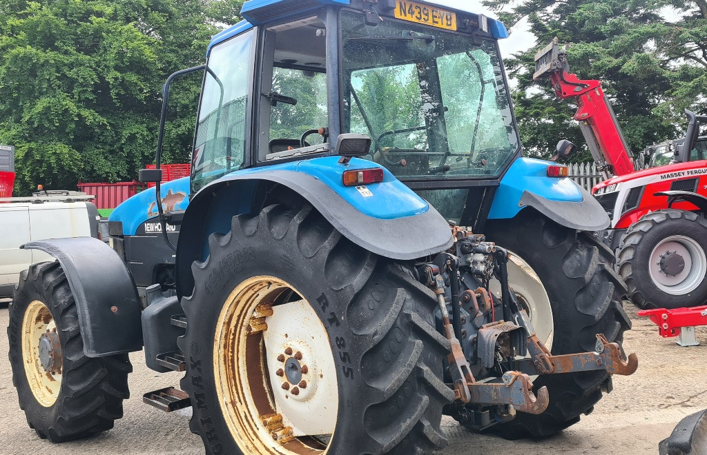 New Holland 8260, Rangecommand - Trator: foto 3 New Holland 8260, Rangecommand - Trator: foto 3