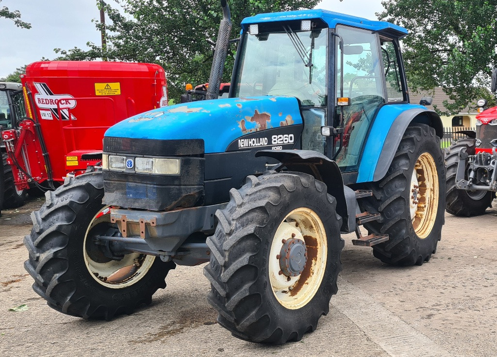 New Holland 8260, Rangecommand - Trator: foto 2 New Holland 8260, Rangecommand - Trator: foto 2