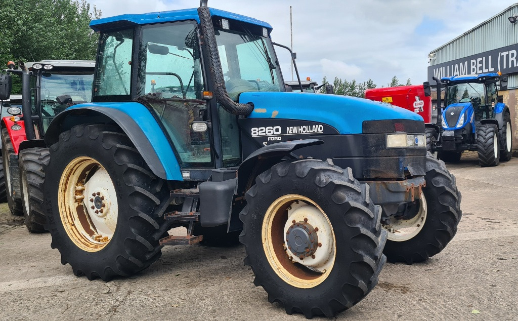 New Holland 8260, Rangecommand - Trator: foto 1 New Holland 8260, Rangecommand - Trator: foto 1