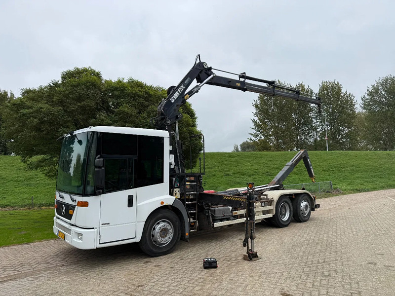 Mercedes-Benz Econic Hiab 220-Hooklift-6x2-Remote - Caminhão grua: foto 1 Mercedes-Benz Econic Hiab 220-Hooklift-6x2-Remote - Caminhão grua: foto 1
