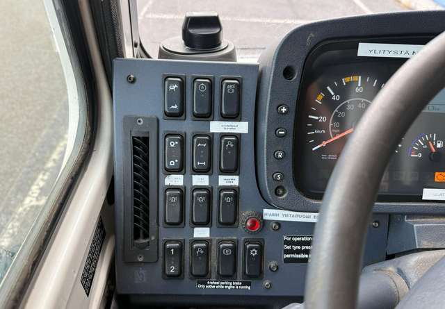 Camião de caixa aberta/ Plataforma, Caminhão grua Mercedes-BenzUnimog U5000 + Hiab 099 E-4: foto 15