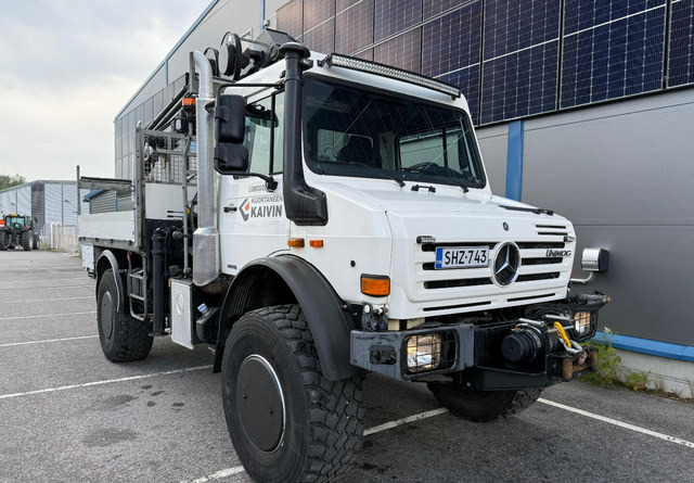 Camião de caixa aberta/ Plataforma, Caminhão grua Mercedes-BenzUnimog U5000 + Hiab 099 E-4: foto 8