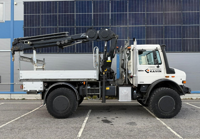 Camião de caixa aberta/ Plataforma, Caminhão grua Mercedes-BenzUnimog U5000 + Hiab 099 E-4: foto 6