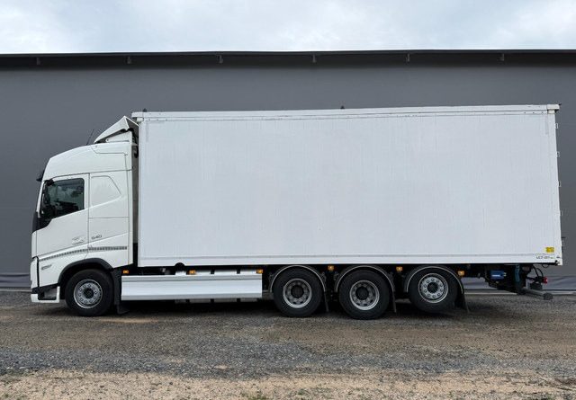 VolvoFH 540 8x4 66m3 - Caminhão furgão: foto 3 VolvoFH 540 8x4 66m3 - Caminhão furgão: foto 3