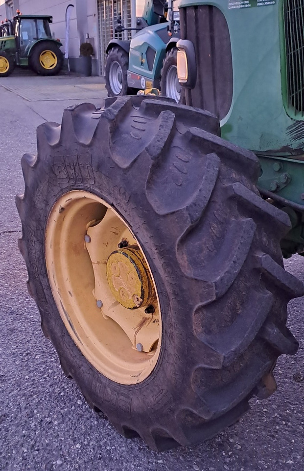 Trator JOHN DEERE 5820: foto 6