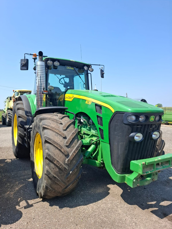 JOHN DEERE 8230 - Trator: foto 1 JOHN DEERE 8230 - Trator: foto 1