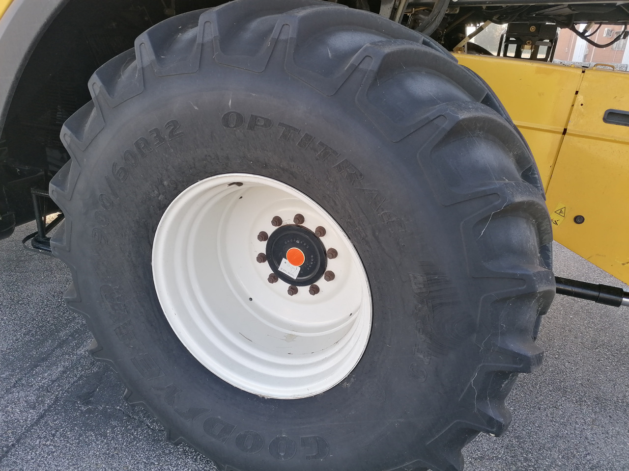 NEW HOLLAND CR 9060 - Ceifeira debulhadora: foto 3 NEW HOLLAND CR 9060 - Ceifeira debulhadora: foto 3