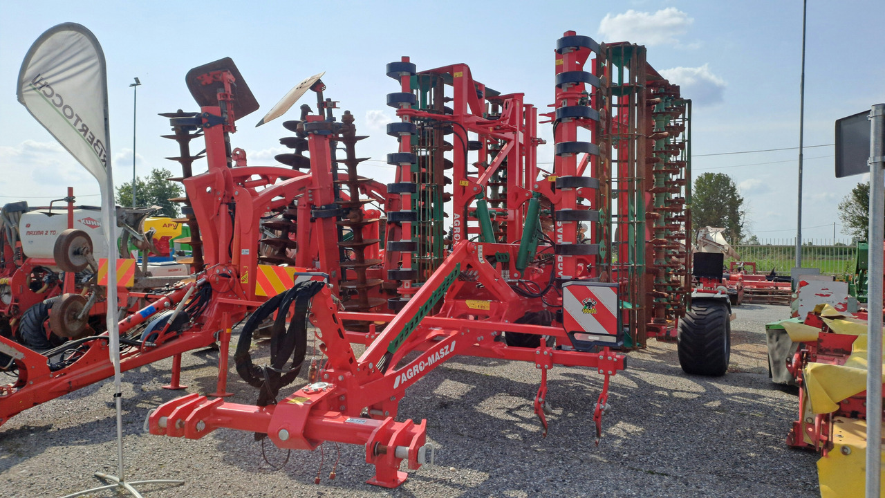 VIBROCOLTIVATORE AGRO-MASZ AUC50 - Grade: foto 1 VIBROCOLTIVATORE AGRO-MASZ AUC50 - Grade: foto 1
