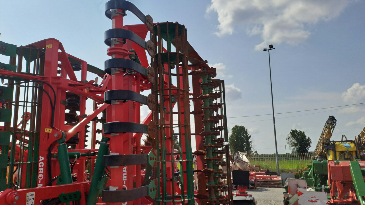 VIBROCOLTIVATORE AGRO-MASZ AUC50 - Grade: foto 2 VIBROCOLTIVATORE AGRO-MASZ AUC50 - Grade: foto 2