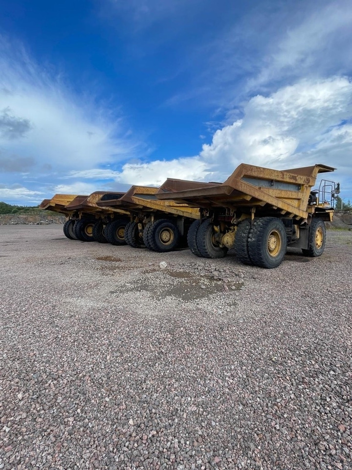 Komatsu HD 465-7E0, 2x HD 405-6, total 3 pcs - Caminhão fora de estrada: foto 2 Komatsu HD 465-7E0, 2x HD 405-6, total 3 pcs - Caminhão fora de estrada: foto 2