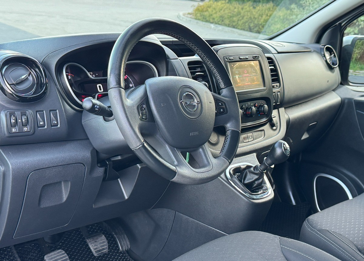 Opel Vivaro 1.6 DCI 145KM 9 osobowy Nawiewy góra dół DOINWESTOWANY Super stan - Carro perua: foto 5 Opel Vivaro 1.6 DCI 145KM 9 osobowy Nawiewy góra dół DOINWESTOWANY Super stan - Carro perua: foto 5