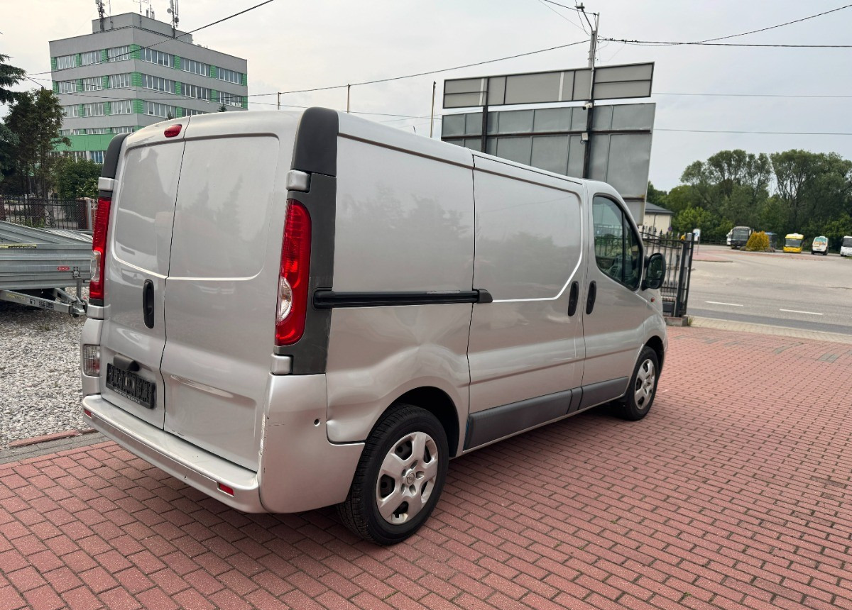Opel Vivaro L1H1 Blaszak 3 osobowy Klimatyzacja - Furgão: foto 2 Opel Vivaro L1H1 Blaszak 3 osobowy Klimatyzacja - Furgão: foto 2