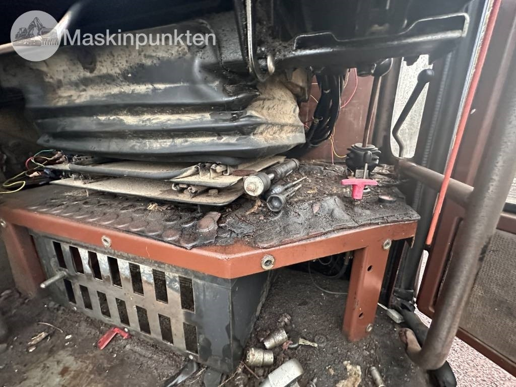 Escavadeira de rodas Case Poclain 1088 P: foto 33 Escavadeira de rodas Case Poclain 1088 P: foto 33