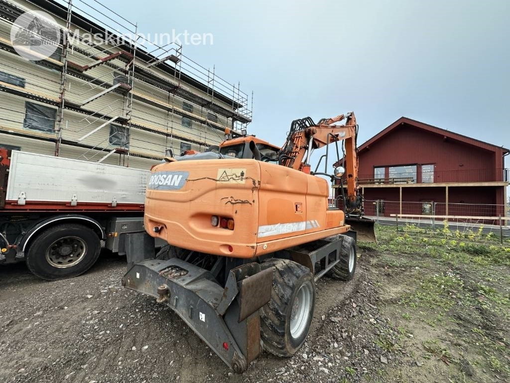 Doosan DX 140 W med vagn och redskap - Escavadeira de rodas: foto 4 Doosan DX 140 W med vagn och redskap - Escavadeira de rodas: foto 4