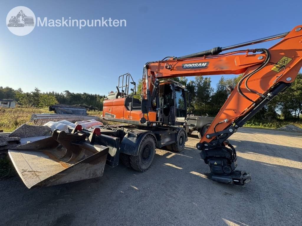 Doosan DX 170 W-5 + Tippvagn + Redskap - Escavadeira de rodas: foto 1 Doosan DX 170 W-5 + Tippvagn + Redskap - Escavadeira de rodas: foto 1