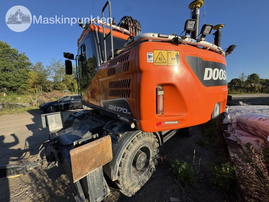 Doosan DX 170 W-5 + Tippvagn + Redskap - Escavadeira de rodas: foto 3 Doosan DX 170 W-5 + Tippvagn + Redskap - Escavadeira de rodas: foto 3