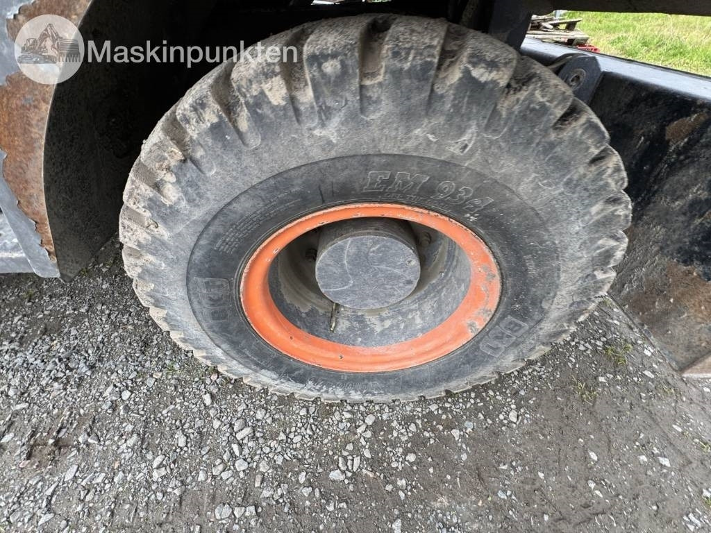 Escavadeira de rodas Hitachi ZX 140 W-3: foto 11