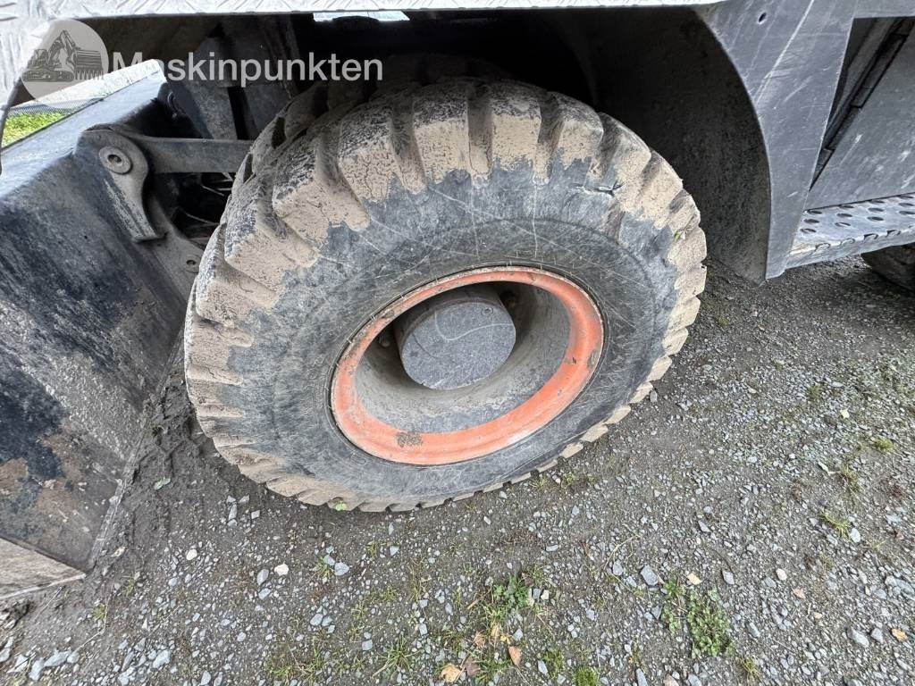 Escavadeira de rodas Hitachi ZX 140 W-3: foto 16