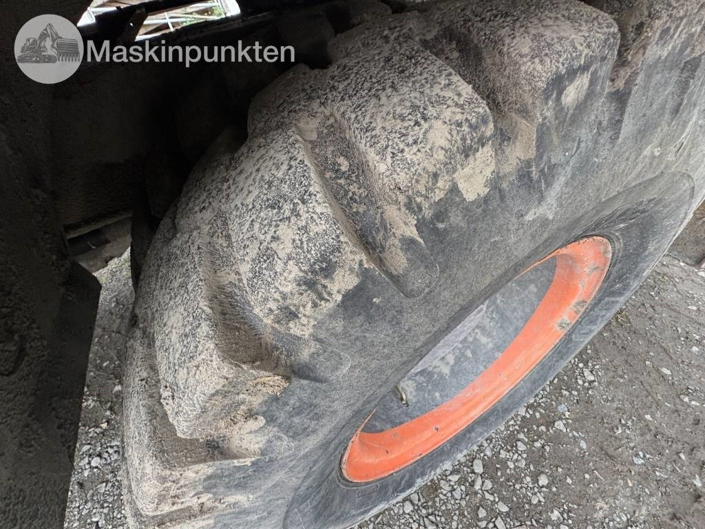 Escavadeira de rodas Hitachi ZX 140 W-3: foto 10