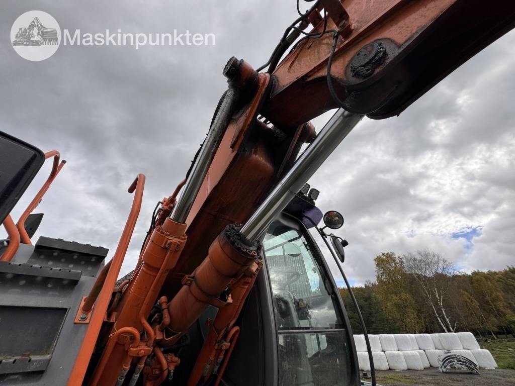 Escavadeira de rodas Hitachi ZX 140 W-3: foto 23