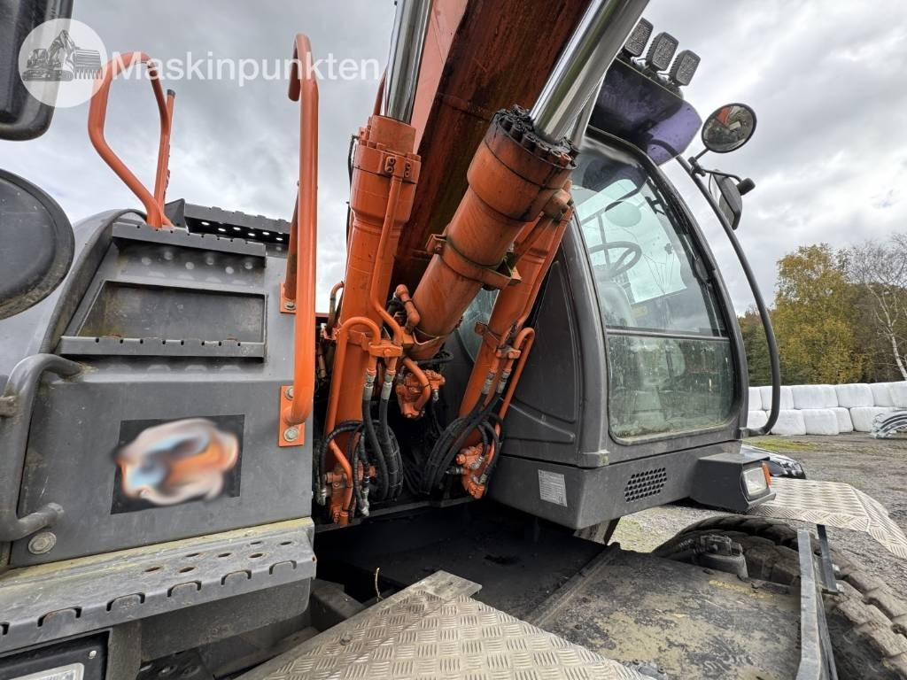 Escavadeira de rodas Hitachi ZX 140 W-3: foto 22