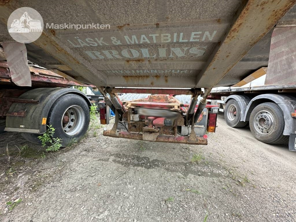 Scania R 124 LB - Caminhão transportador de contêineres/ Caixa móvel: foto 5 Scania R 124 LB - Caminhão transportador de contêineres/ Caixa móvel: foto 5