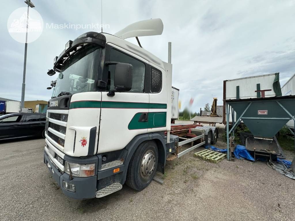 Scania R 124 LB - Caminhão transportador de contêineres/ Caixa móvel: foto 1 Scania R 124 LB - Caminhão transportador de contêineres/ Caixa móvel: foto 1