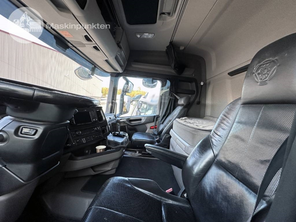 Caminhão furgão Scania R 580: foto 22