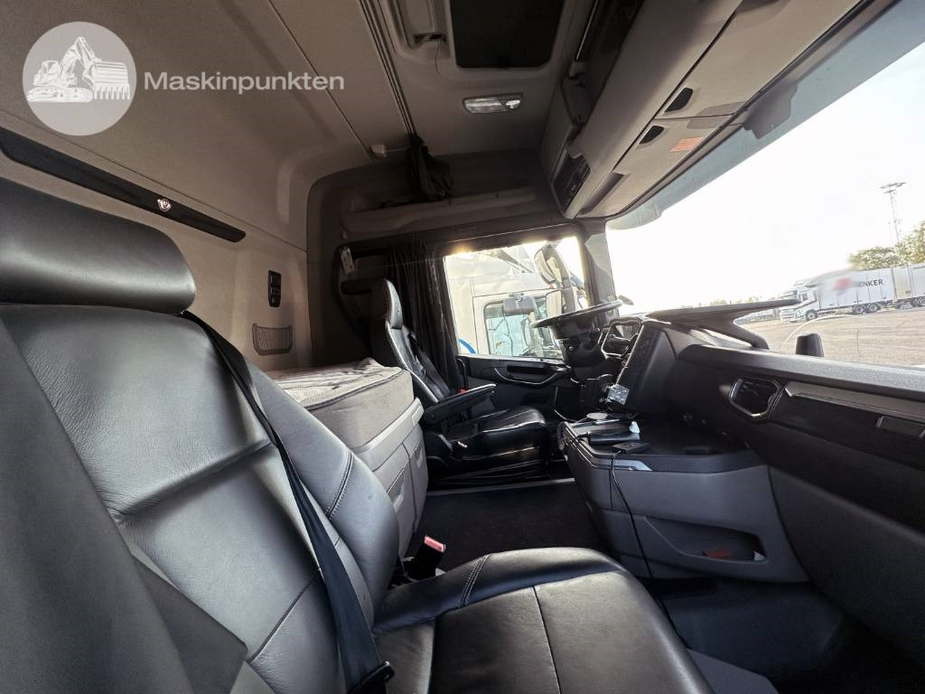 Caminhão furgão Scania R 580: foto 25
