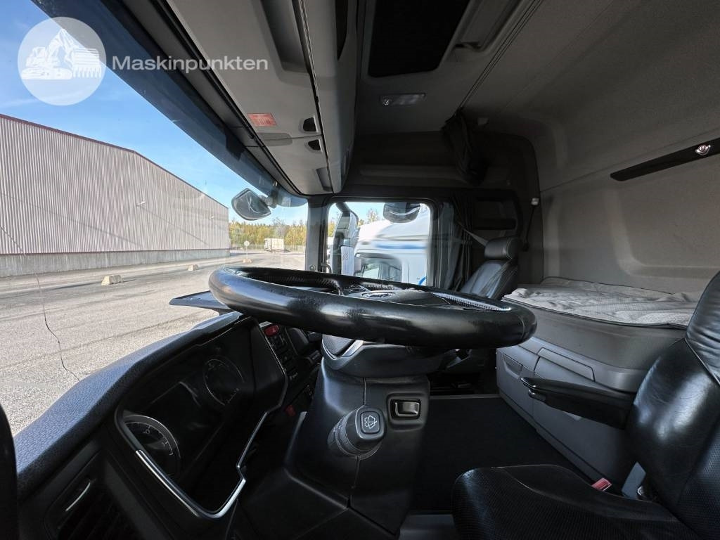 Caminhão furgão Scania R 580: foto 23