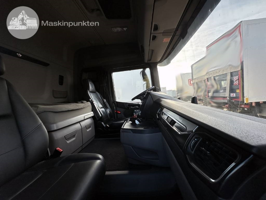 Caminhão furgão Scania R 580: foto 24