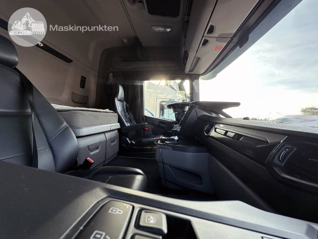 Caminhão furgão Scania R 580: foto 24